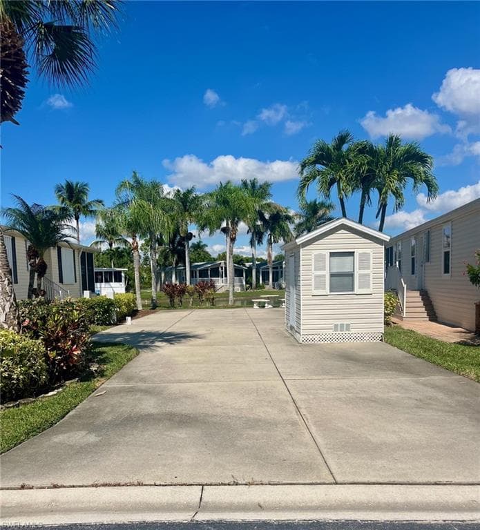 1262 Silver Lakes Blvd, Naples, FL 34114-1