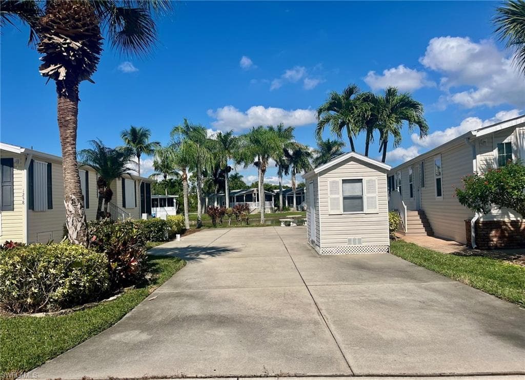 1262 Silver Lakes Blvd, Naples, FL 34114-2