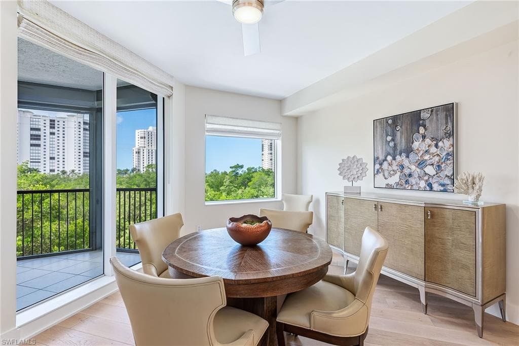 8930 Bay Colony Dr 303, Naples, FL 34108-9