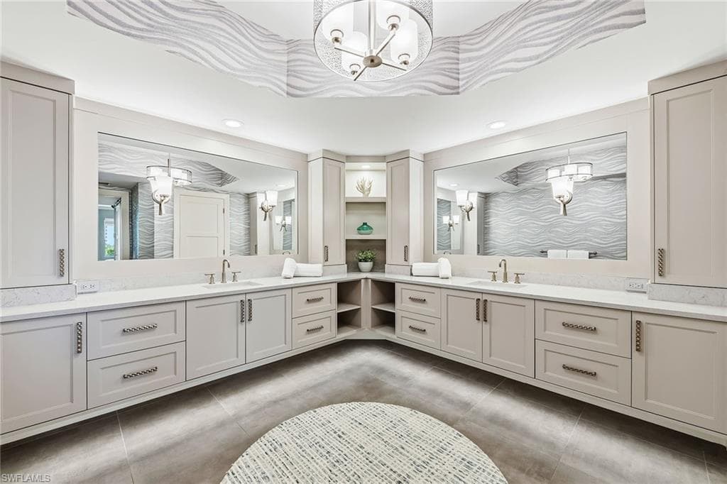 8930 Bay Colony Dr 303, Naples, FL 34108-11