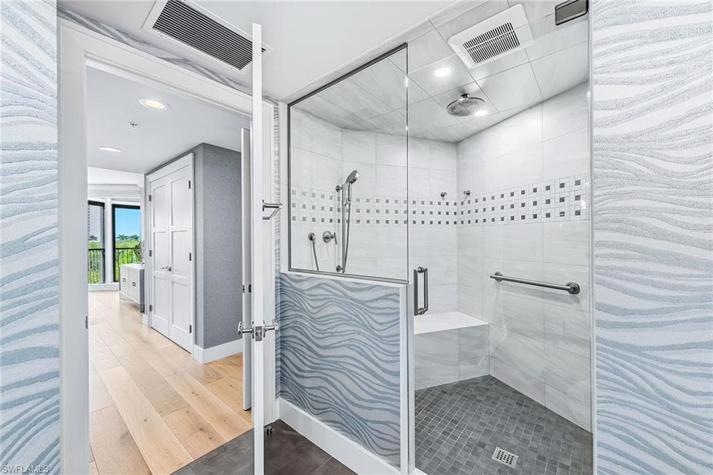 8930 Bay Colony Dr 303, Naples, FL 34108-12