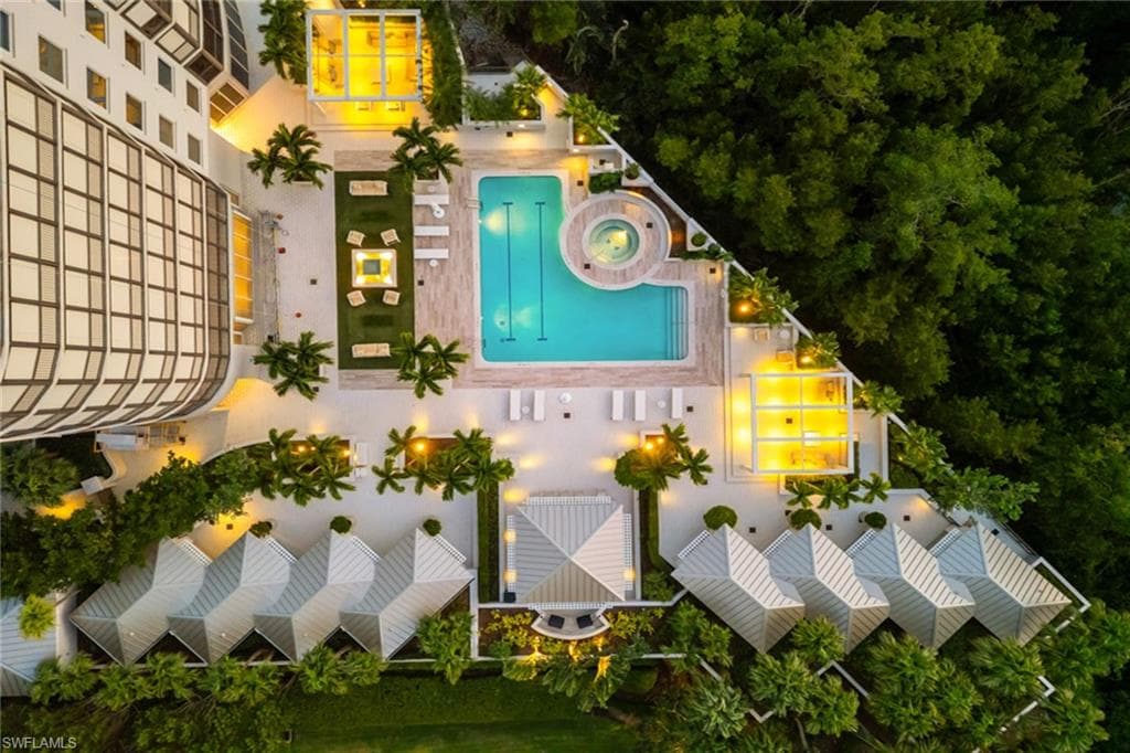 8930 Bay Colony Dr 303, Naples, FL 34108-19