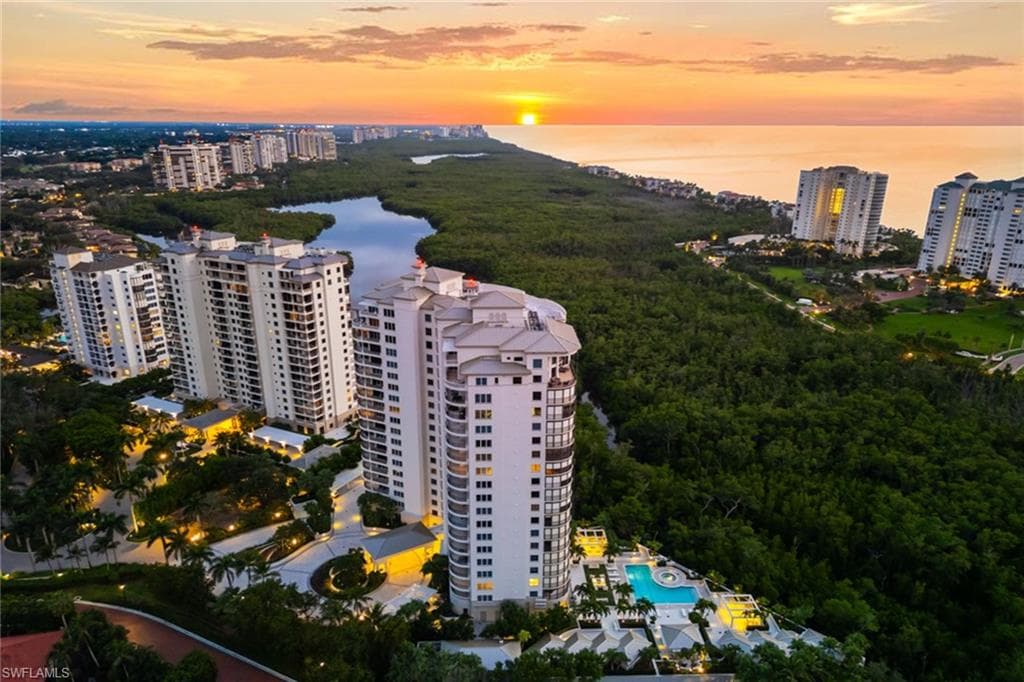 8930 Bay Colony Dr 303, Naples, FL 34108-25