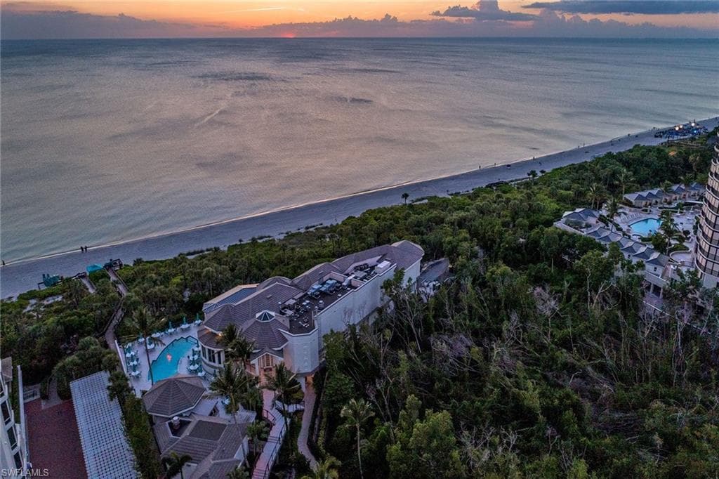 8930 Bay Colony Dr 303, Naples, FL 34108-26