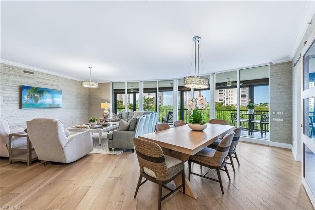 8930 Bay Colony Dr 303, Naples, FL 34108-5