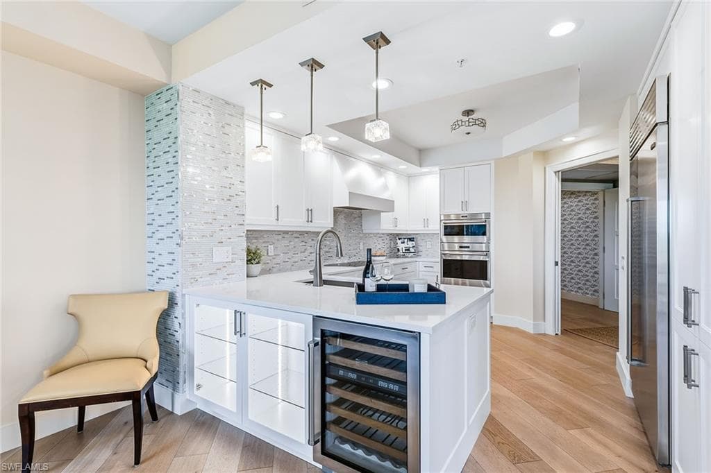 8930 Bay Colony Dr 303, Naples, FL 34108-7