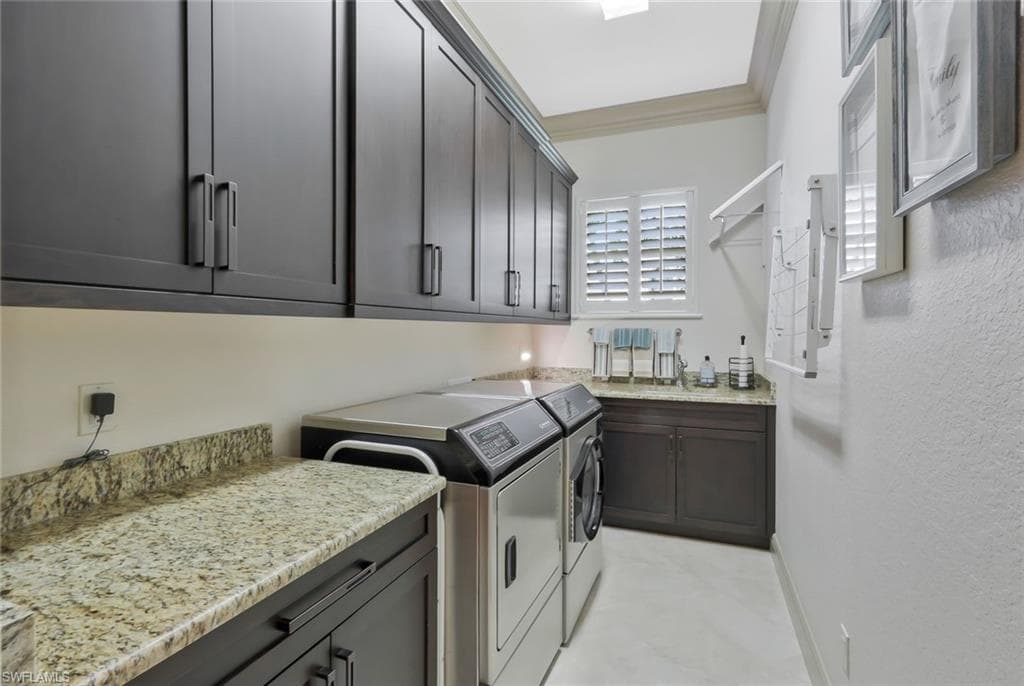 5869 Hammock Isles Cir, Naples, FL 34119-29