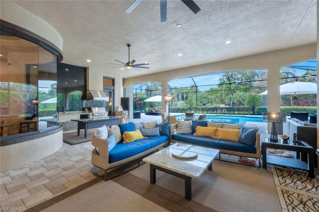 5869 Hammock Isles Cir, Naples, FL 34119-35