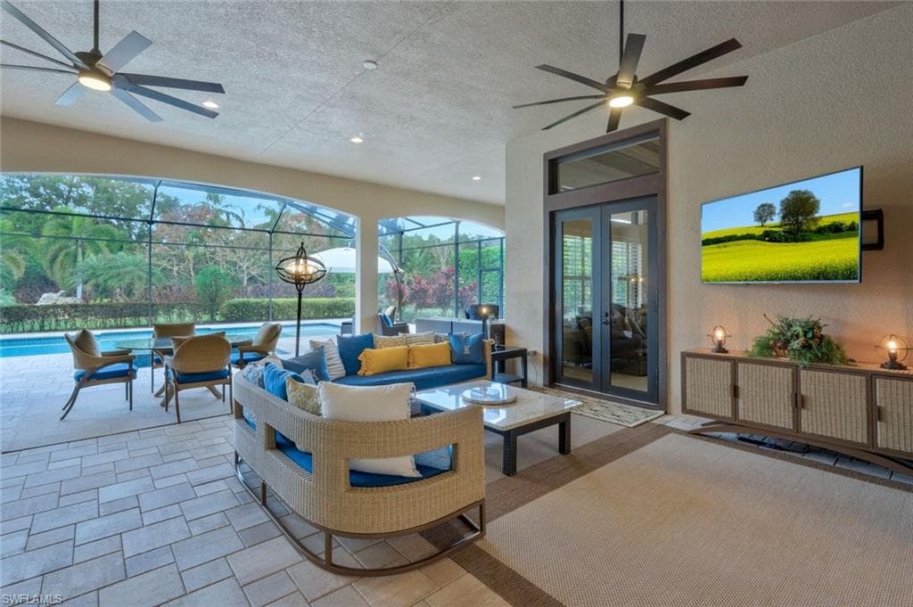 5869 Hammock Isles Cir, Naples, FL 34119-36