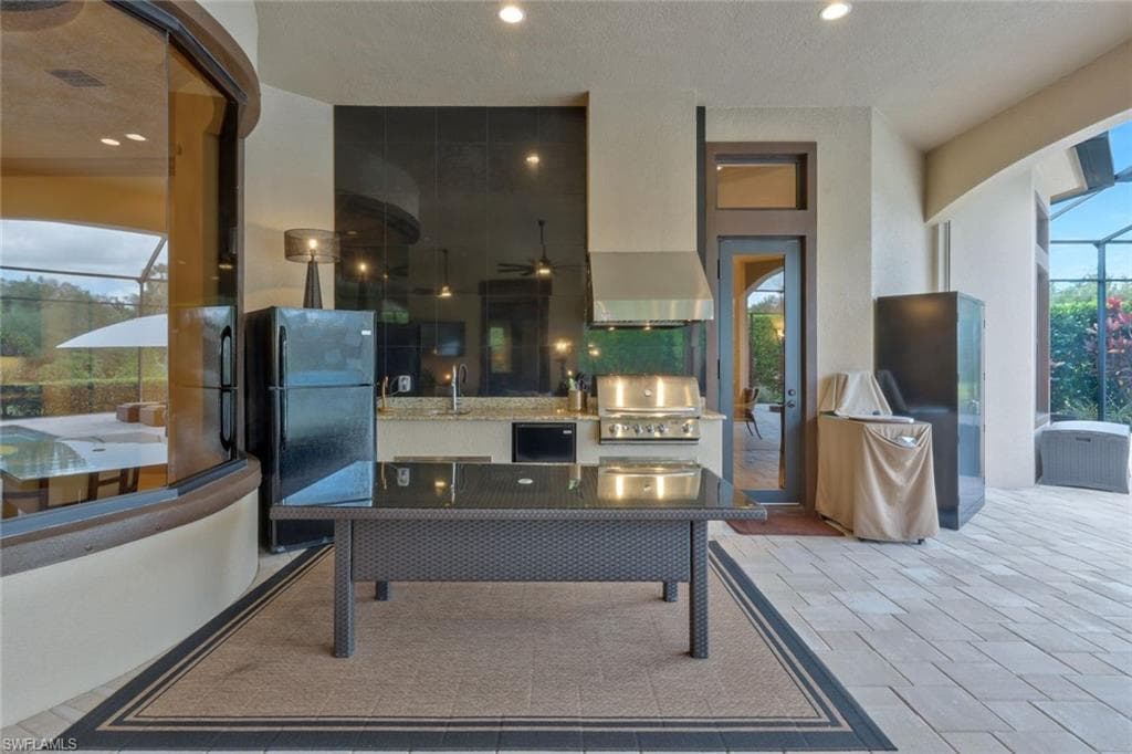 5869 Hammock Isles Cir, Naples, FL 34119-39