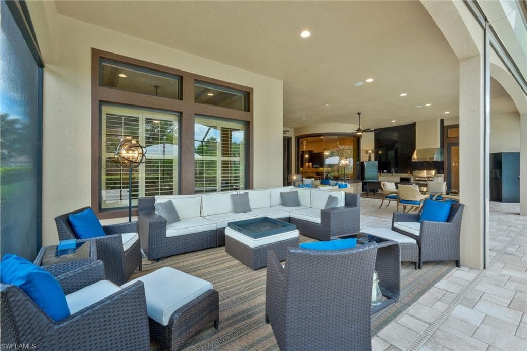 5869 Hammock Isles Cir, Naples, FL 34119-40