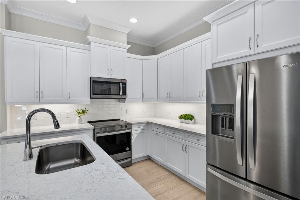 8904 Yucatan Ct, Naples, FL 34112-8