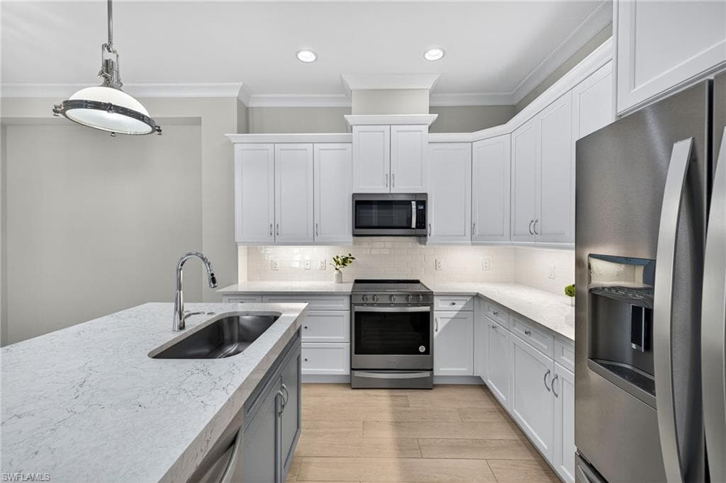 8904 Yucatan Ct, Naples, FL 34112-9