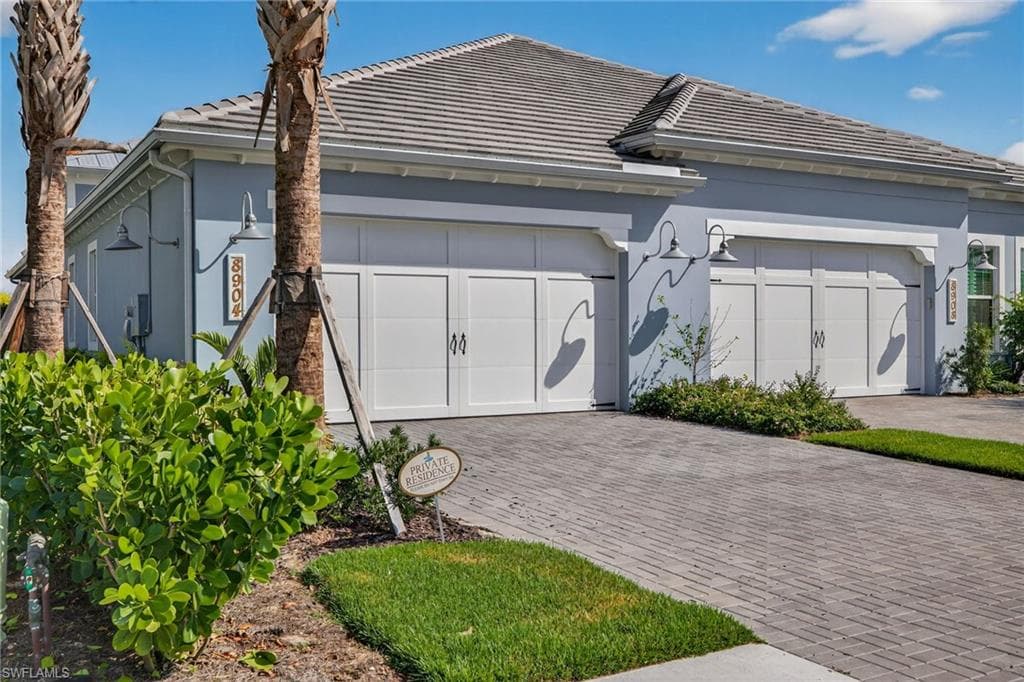 8904 Yucatan Ct, Naples, FL 34112-33