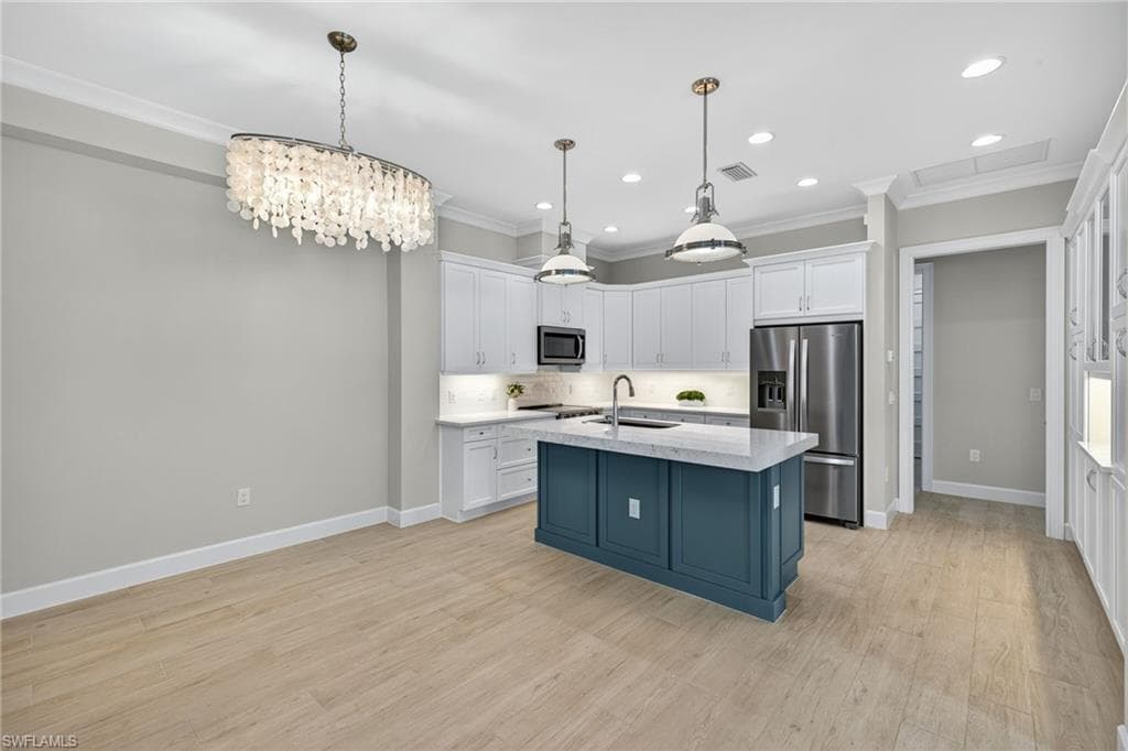 8904 Yucatan Ct, Naples, FL 34112-7