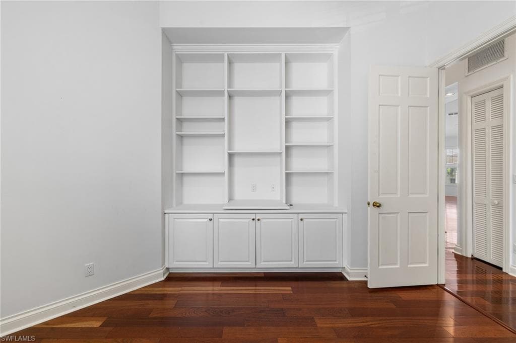 156 Colonade Cir 1107, Naples, FL 34103-17