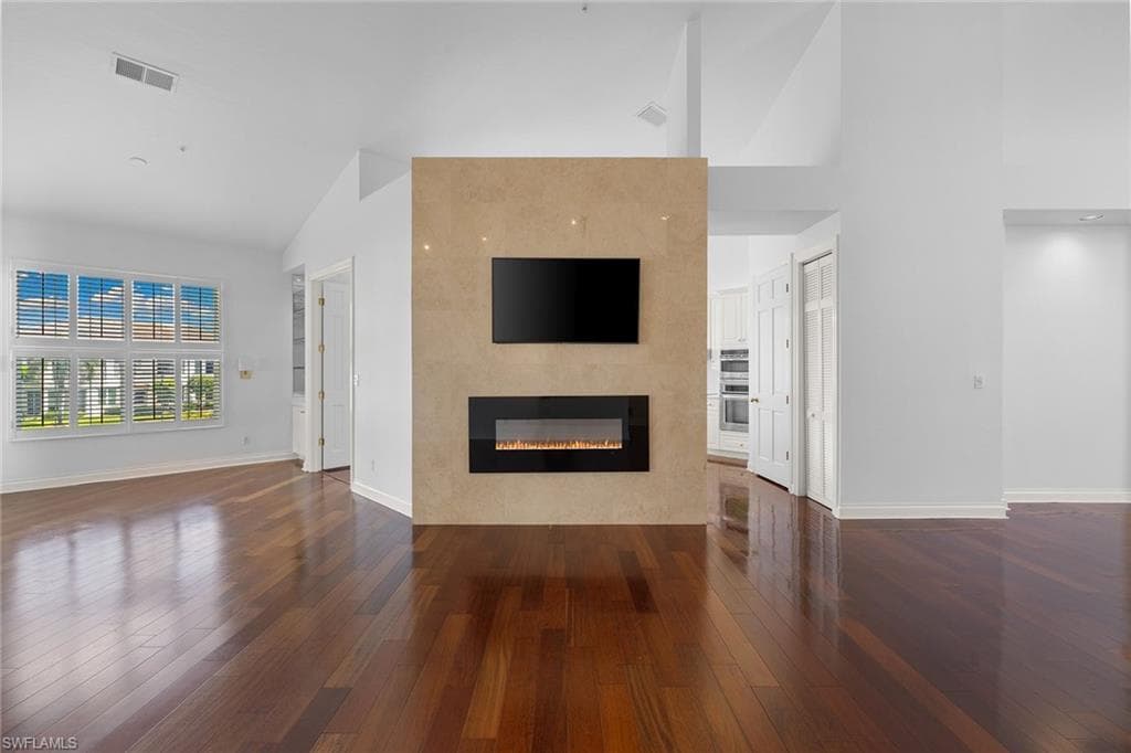 156 Colonade Cir 1107, Naples, FL 34103-3