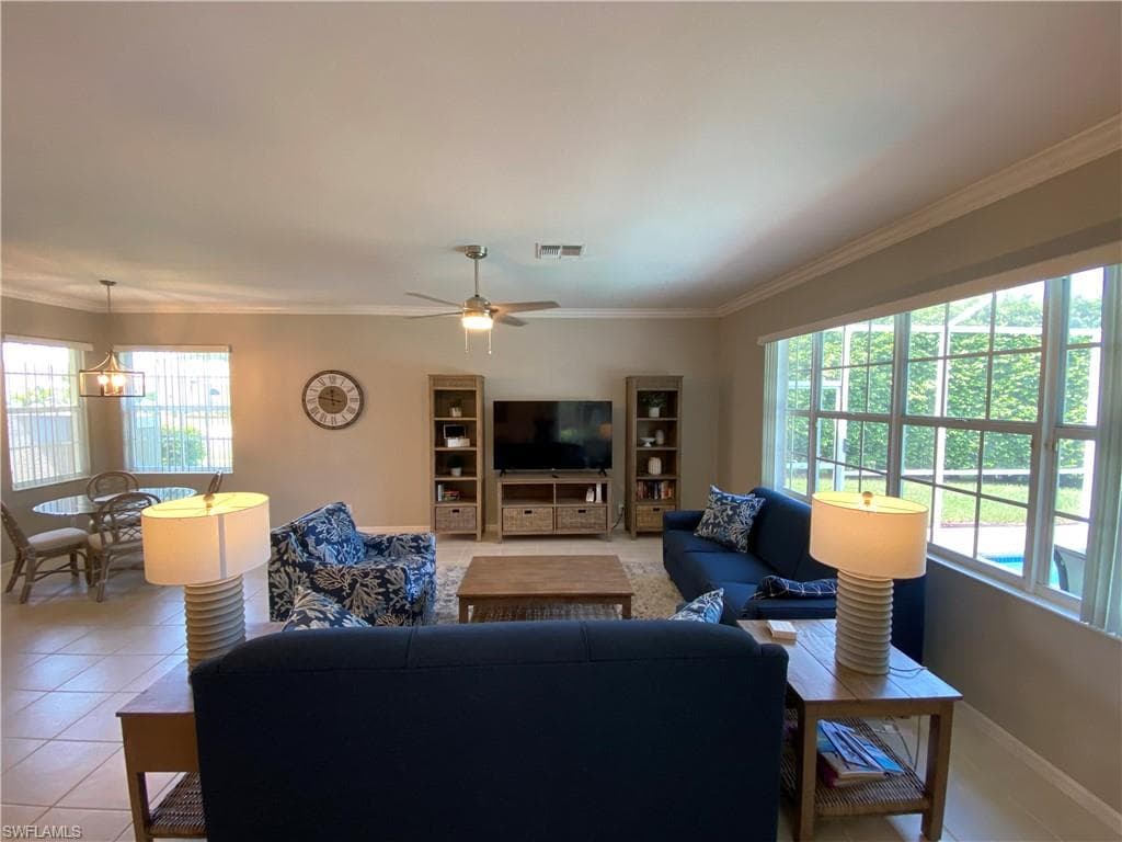 841 Mount Hood Ct, Naples, FL 34104-8