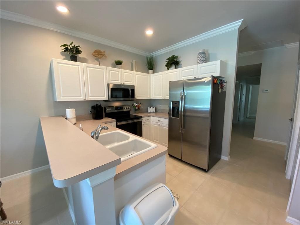 841 Mount Hood Ct, Naples, FL 34104-9