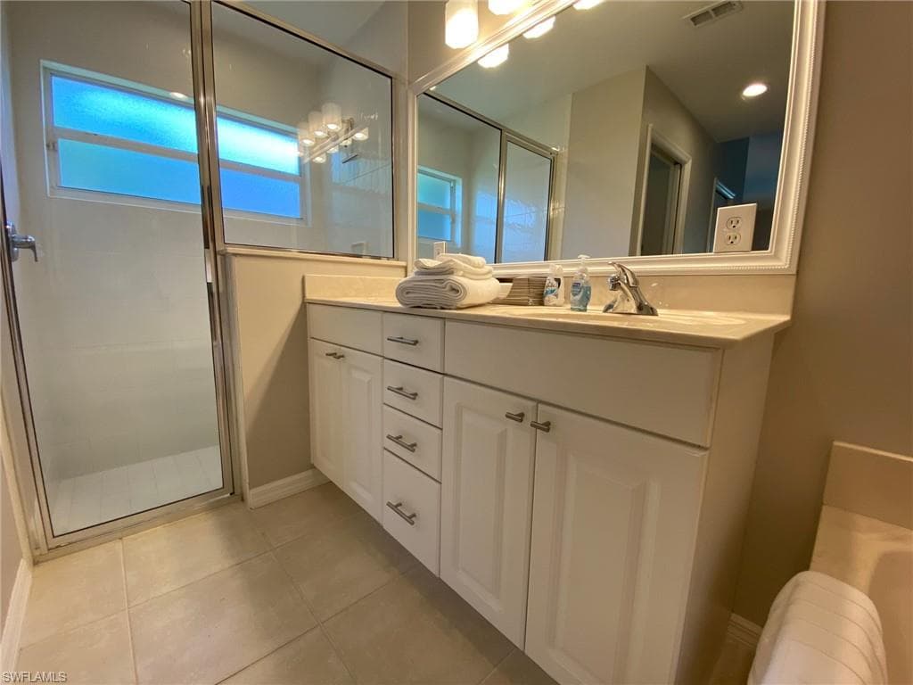 841 Mount Hood Ct, Naples, FL 34104-13