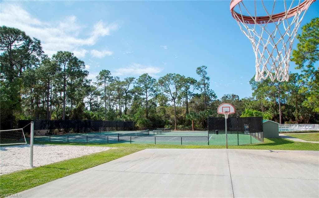 841 Mount Hood Ct, Naples, FL 34104-26