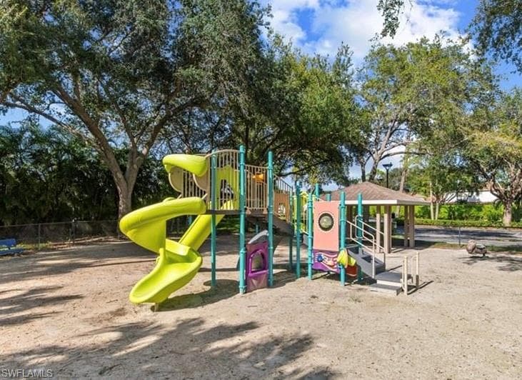 841 Mount Hood Ct, Naples, FL 34104-27