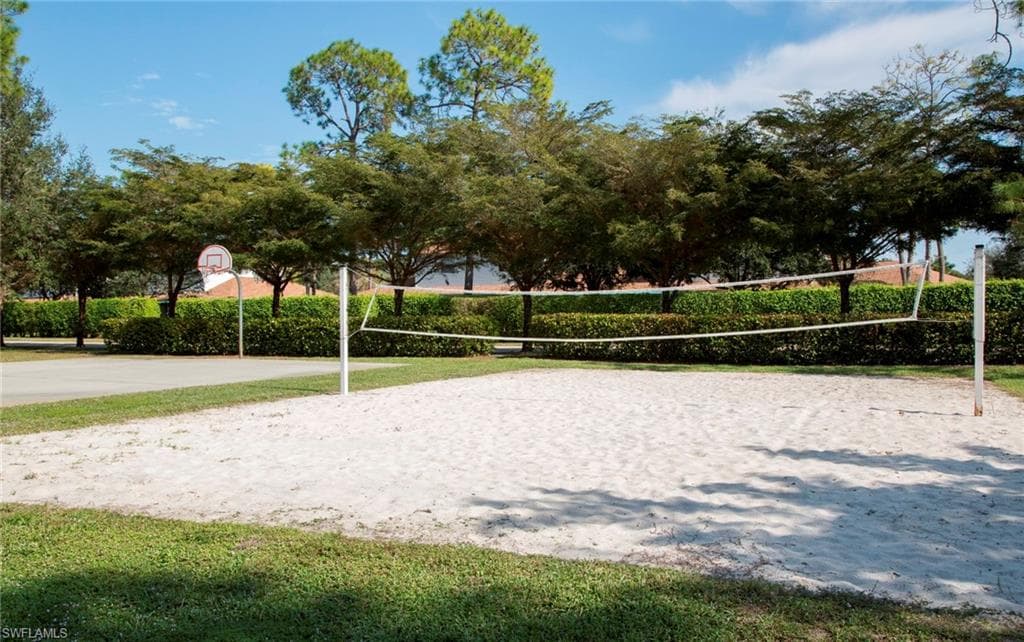 841 Mount Hood Ct, Naples, FL 34104-28