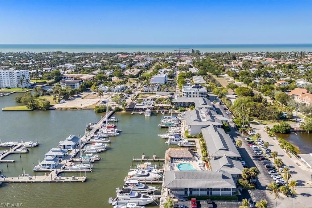 900 Broad Ave S 125, Naples, FL 34102-19