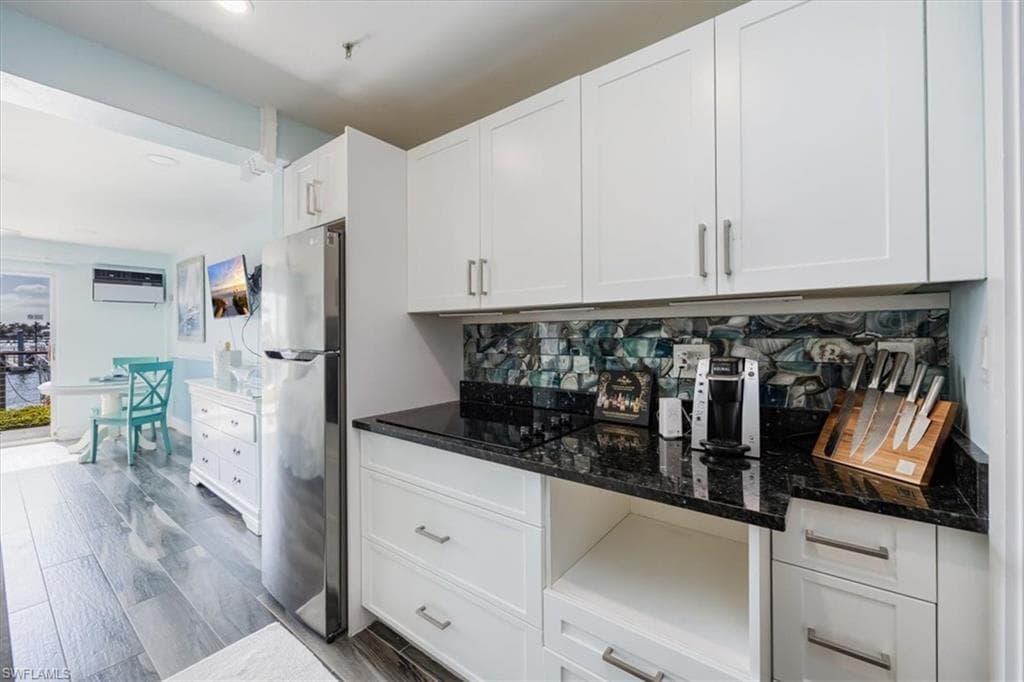 900 Broad Ave S 125, Naples, FL 34102-4