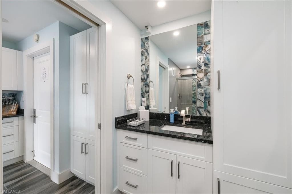 900 Broad Ave S 125, Naples, FL 34102-6