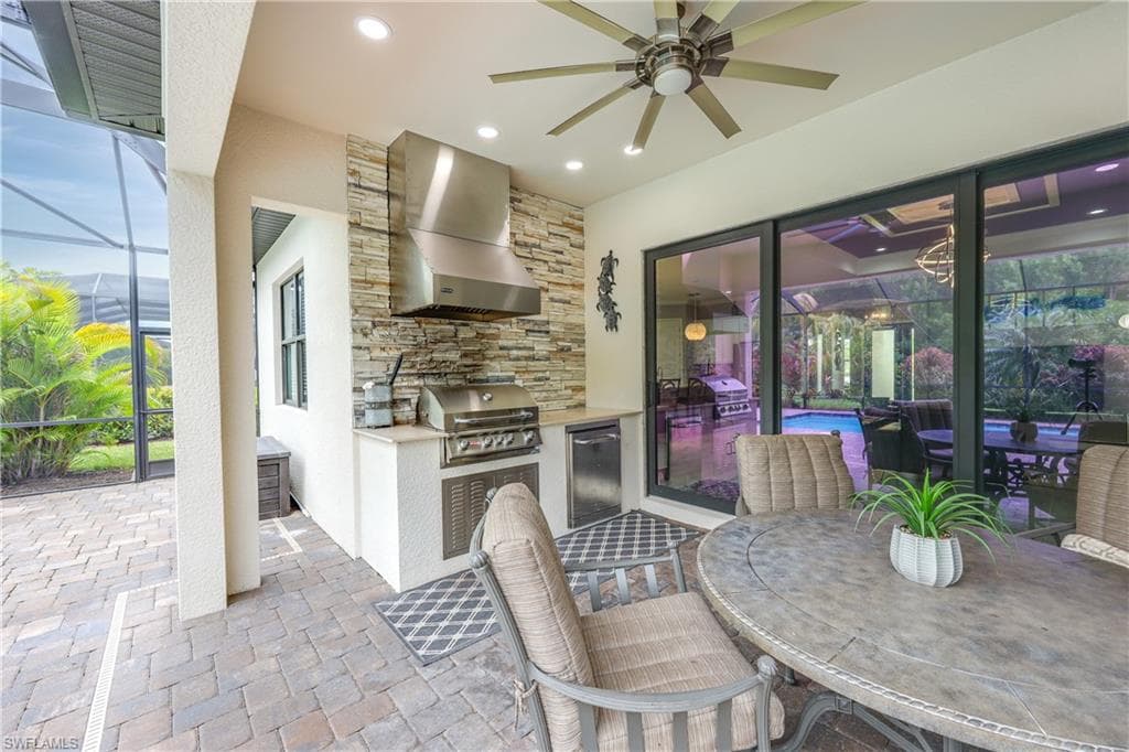 2098 Antigua Ln, Naples, FL 34120-26