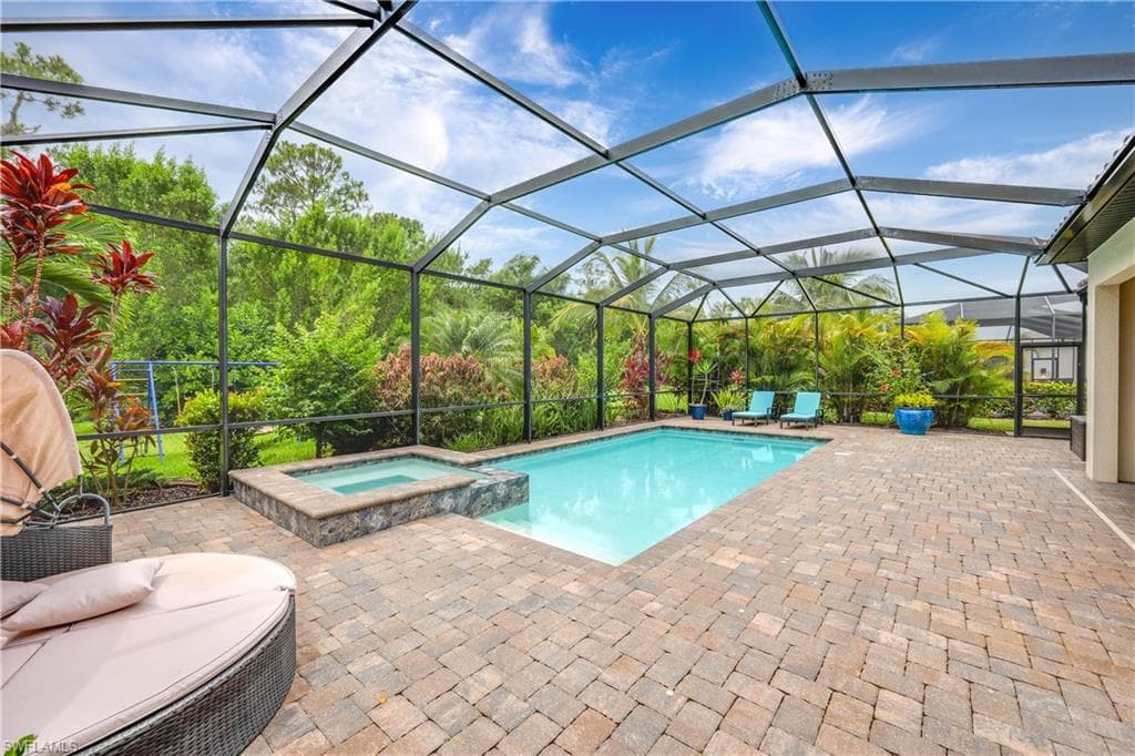 2098 Antigua Ln, Naples, FL 34120-29