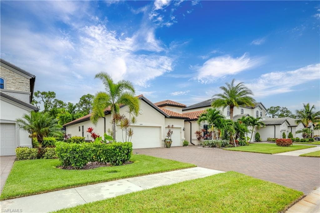 2098 Antigua Ln, Naples, FL 34120-4