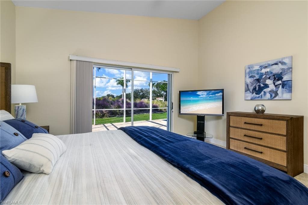 66 Fountain Cir, Naples, FL 34119-14