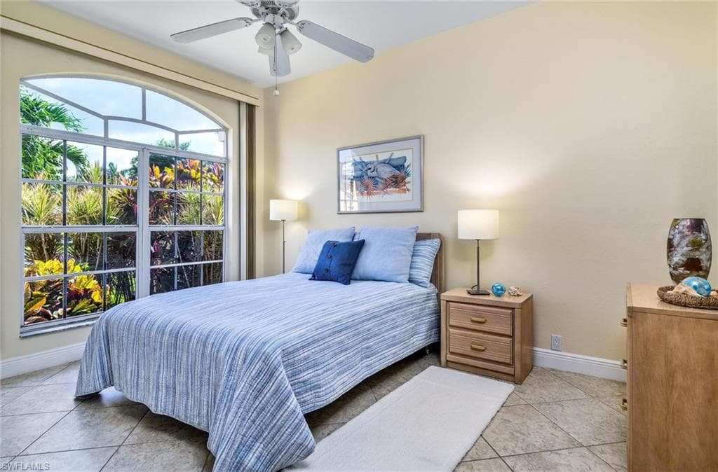 66 Fountain Cir, Naples, FL 34119-17