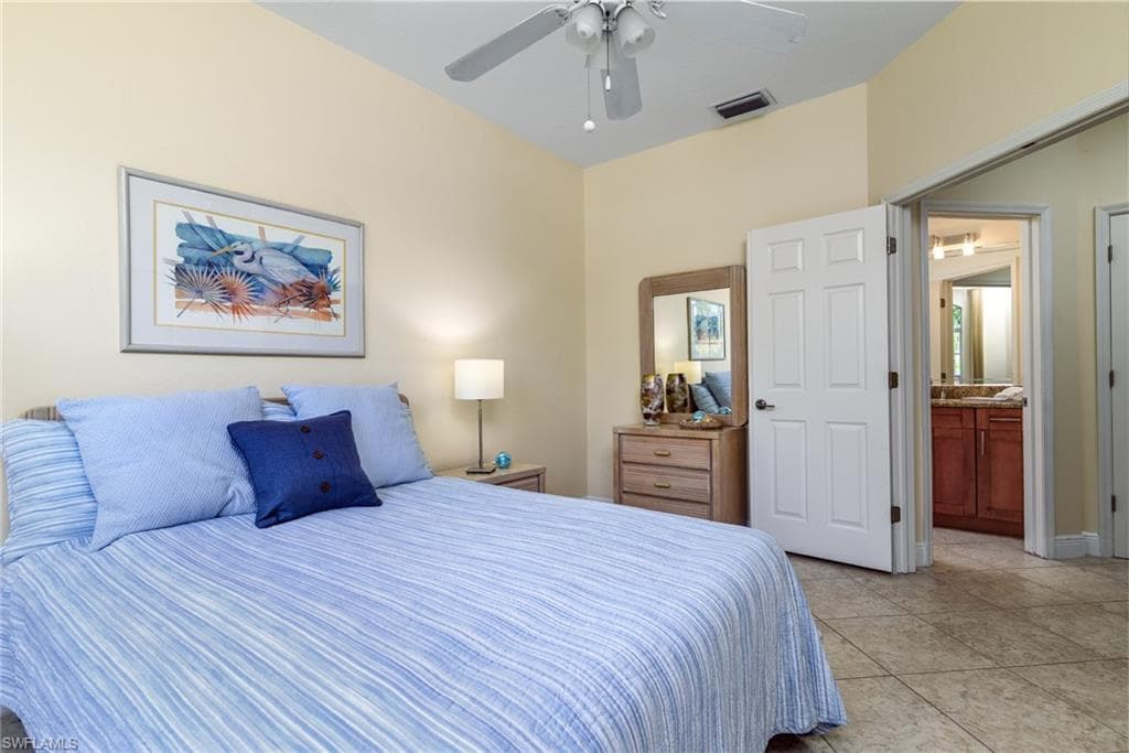 66 Fountain Cir, Naples, FL 34119-18