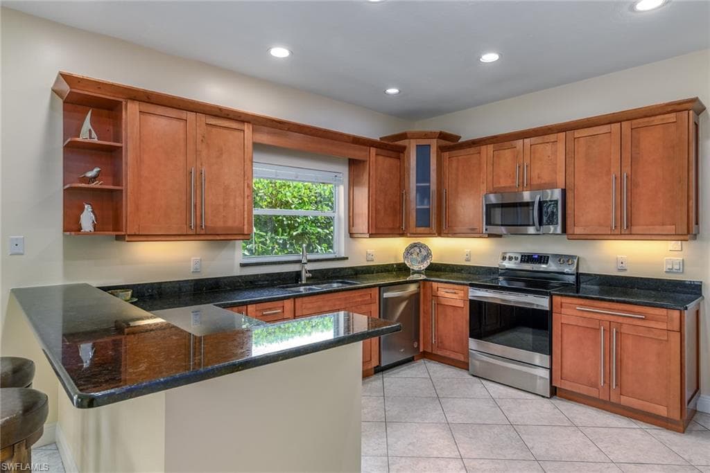 66 Fountain Cir, Naples, FL 34119-21