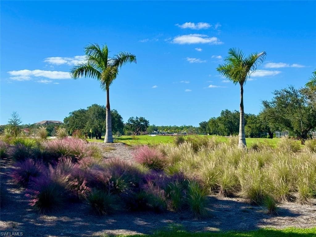 66 Fountain Cir, Naples, FL 34119-4