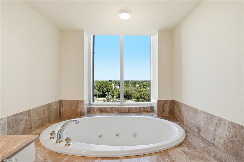 6849 Grenadier Blvd 701, Naples, FL 34108-21