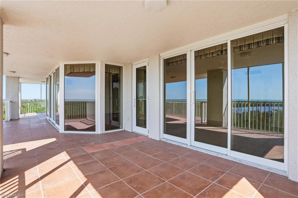 6849 Grenadier Blvd 701, Naples, FL 34108-33