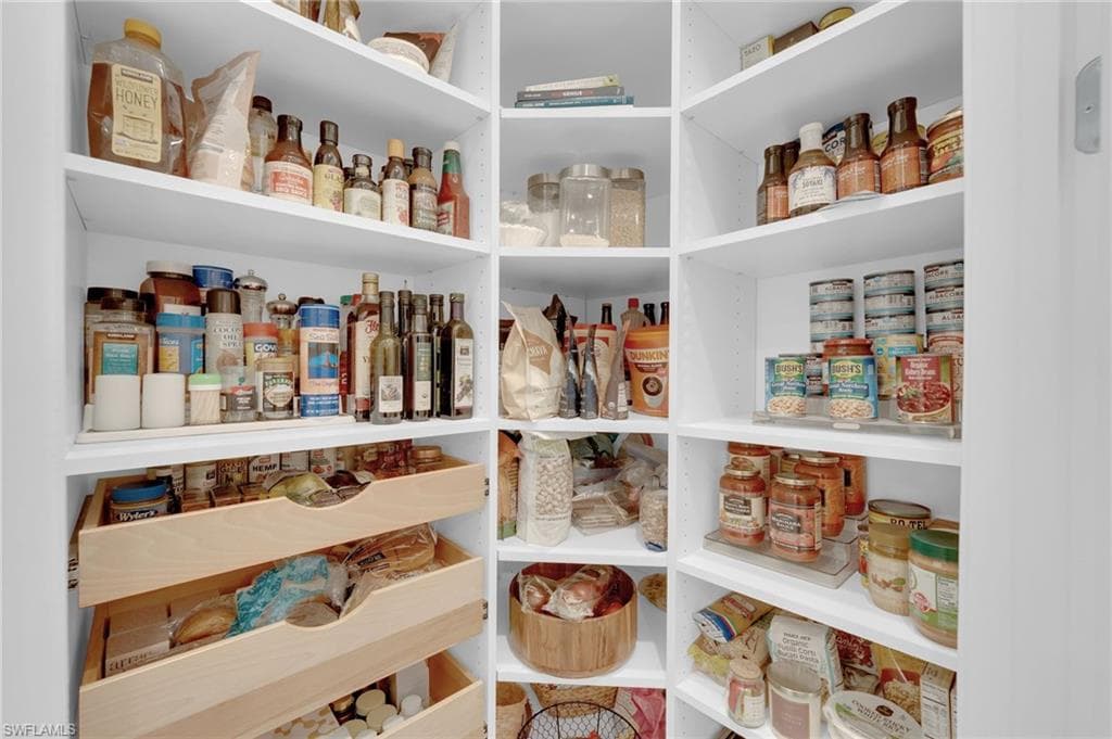 20108 Kingmont Dr, Estero, FL 33928-33