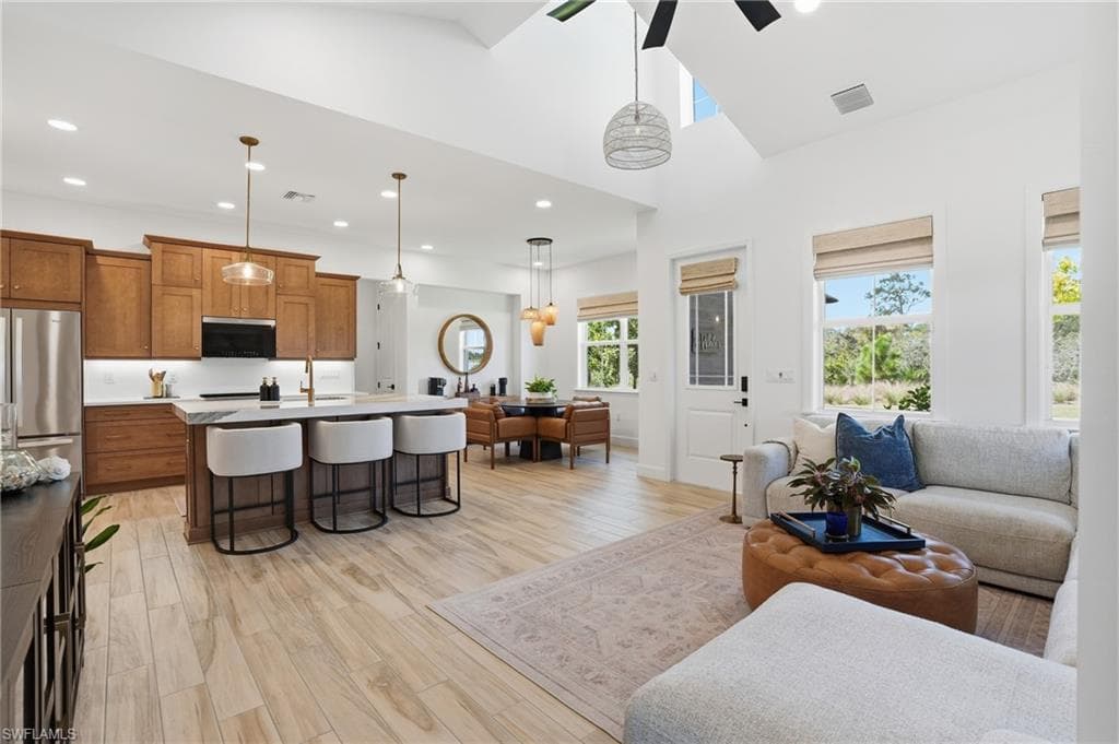 6975 Saona Ct, Naples, FL 34113-3