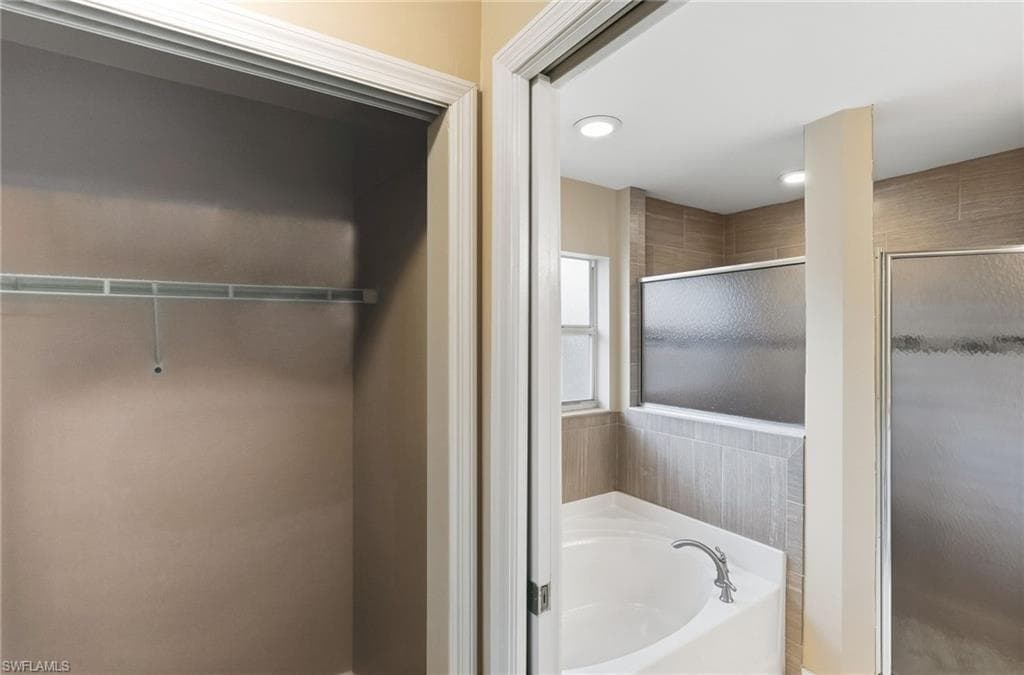 1622 8th Pl, Cape Coral, FL 33909-31