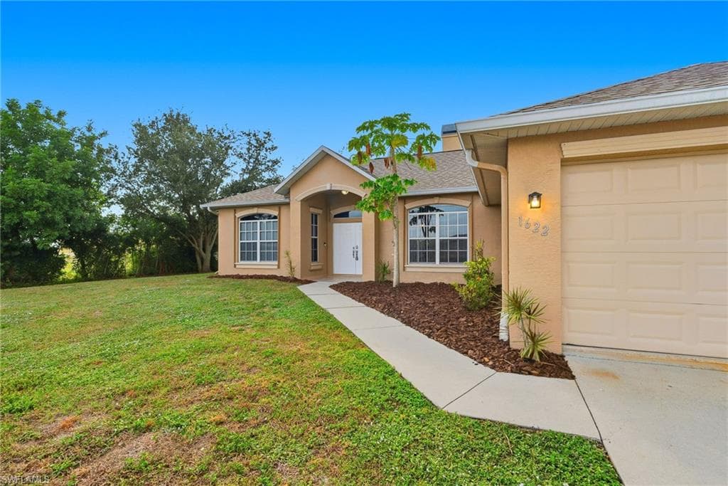 1622 8th Pl, Cape Coral, FL 33909-2