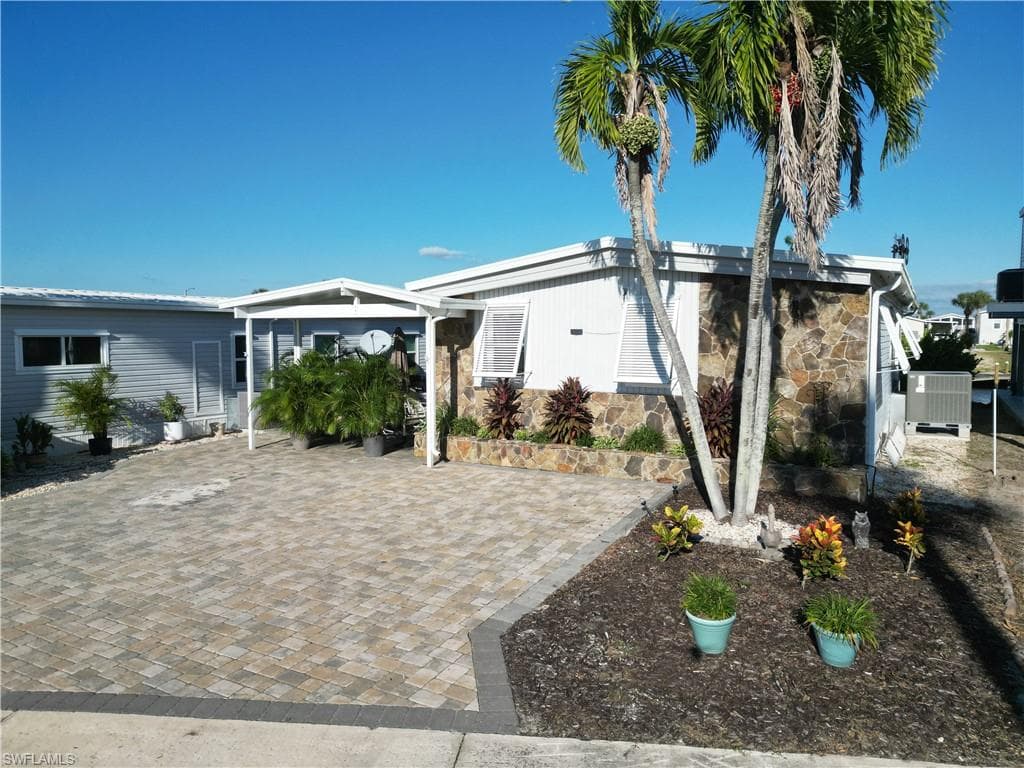 17831 Eglantine Ln, Fort Myers Beach, FL 33931-1