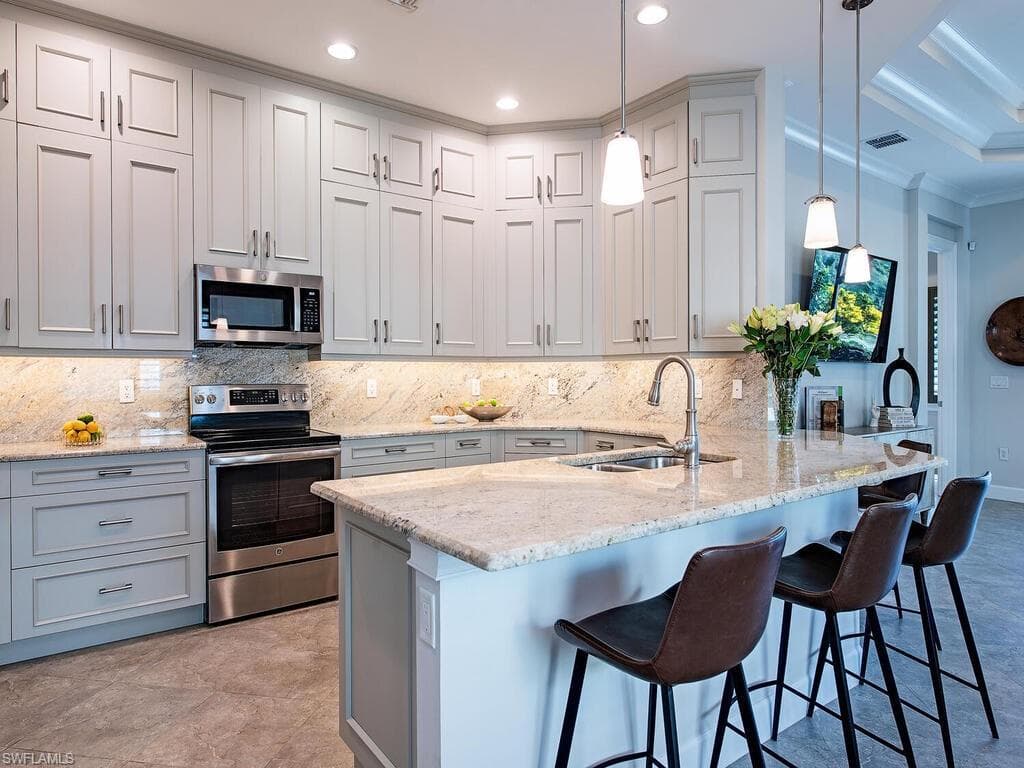 7166 Dominica Dr, Naples, FL 34113-6