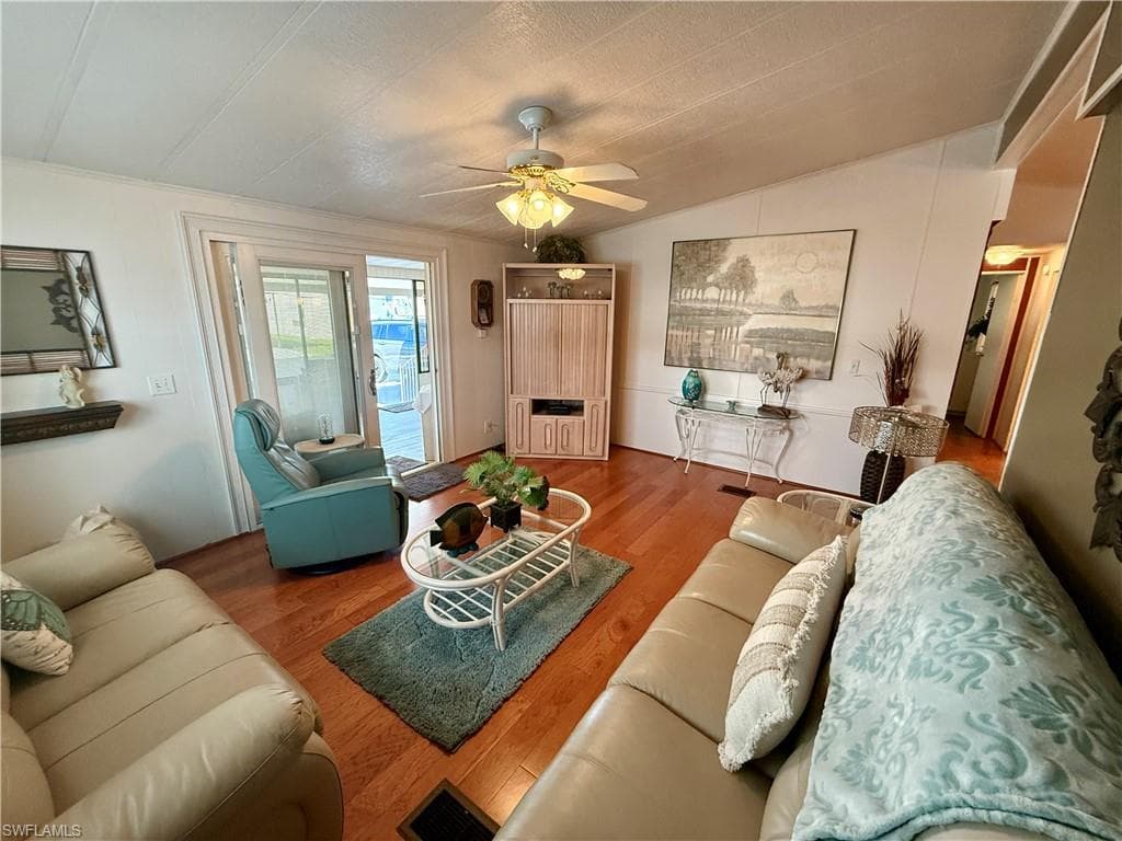 181 Sand Dr 181, Naples, FL 34104-8