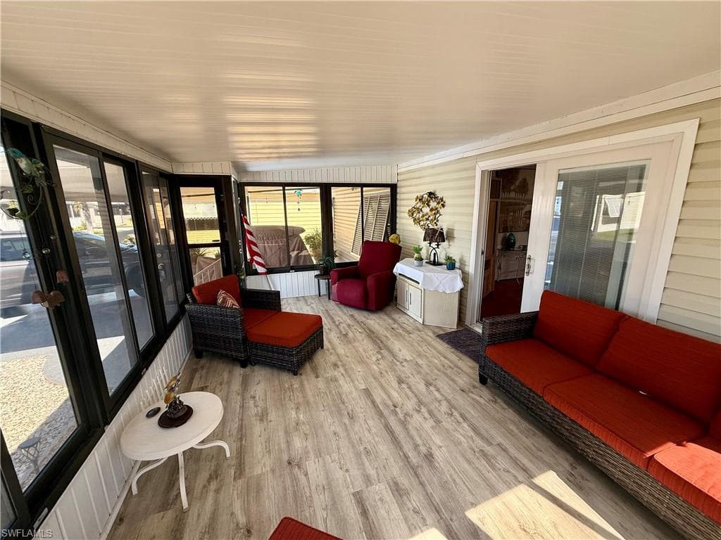 181 Sand Dr 181, Naples, FL 34104-13