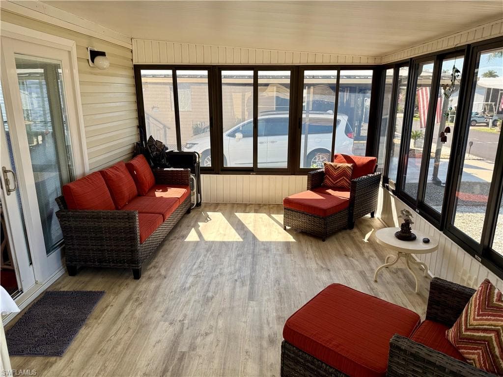 181 Sand Dr 181, Naples, FL 34104-14