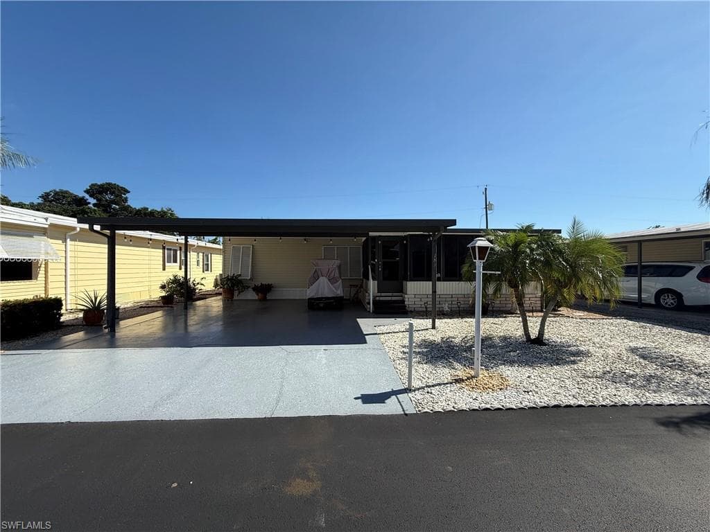 181 Sand Dr 181, Naples, FL 34104-1